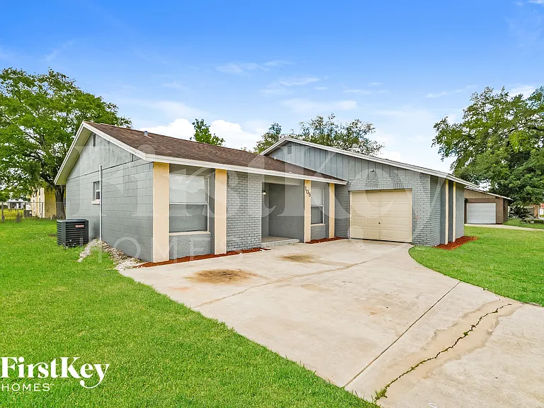 105 Alcala Dr — Photo 2