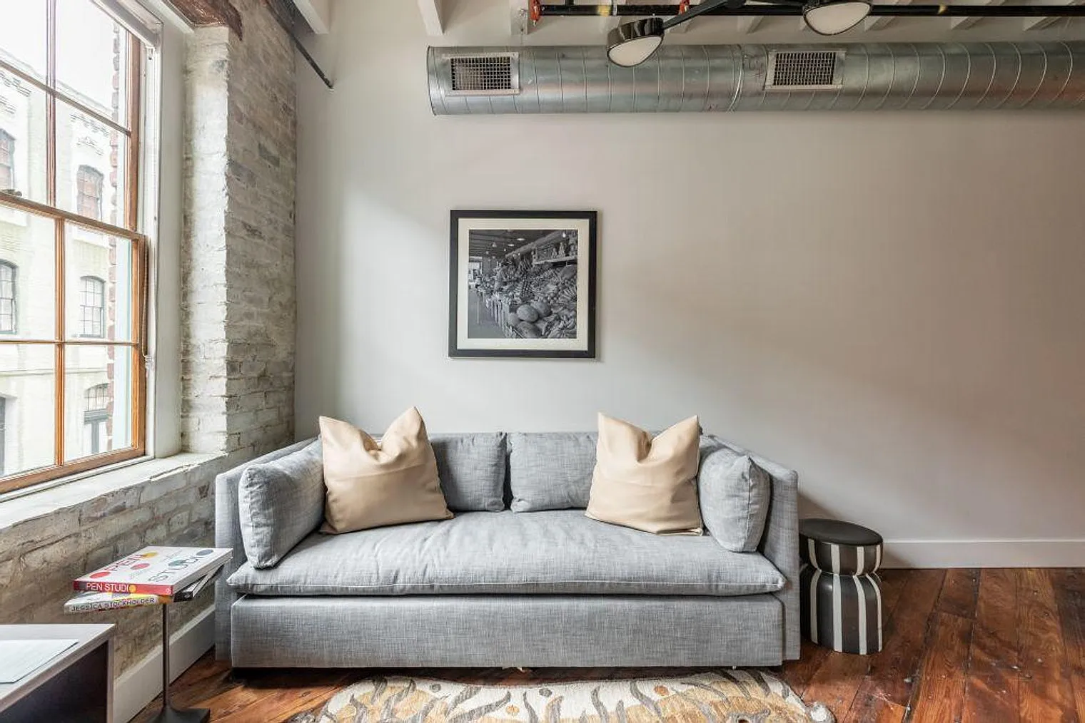 1 bed, 1.0 bath, 527 sqft, $7,487 — Photo 2