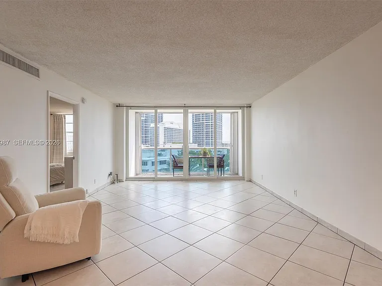 6770 Indian Creek Dr #7B — Photo 2