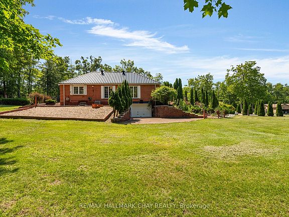4th image of 24 Woodland Cres