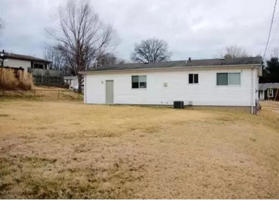 2nd image of 2295 Calle Vista Dr #1