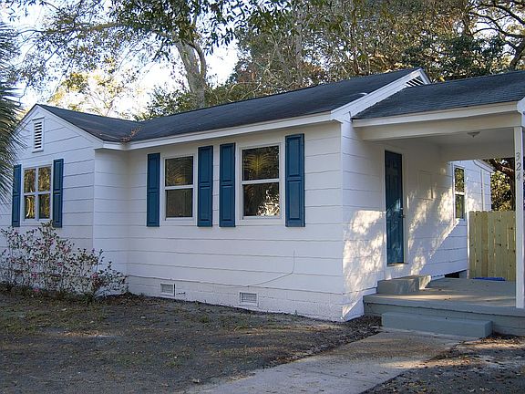 2nd image of 324 West Dr