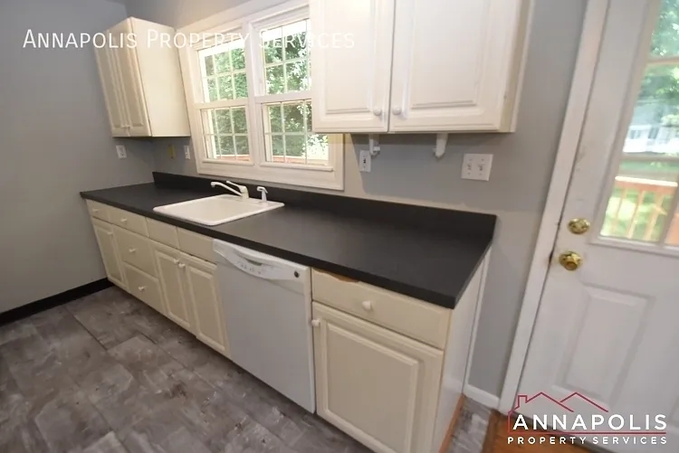747 Warren Dr — Photo 5