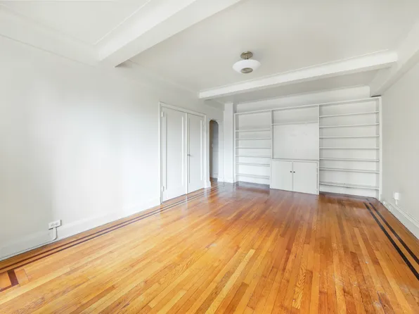 235 East 22nd Street image 2 of 14