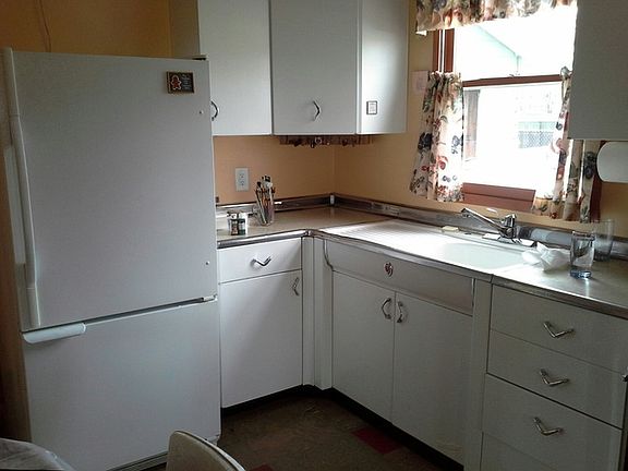 3rd image of 410 S Grace St