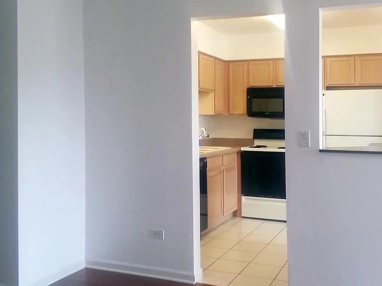 995 S Court Of Shorewood #3B — Photo 4