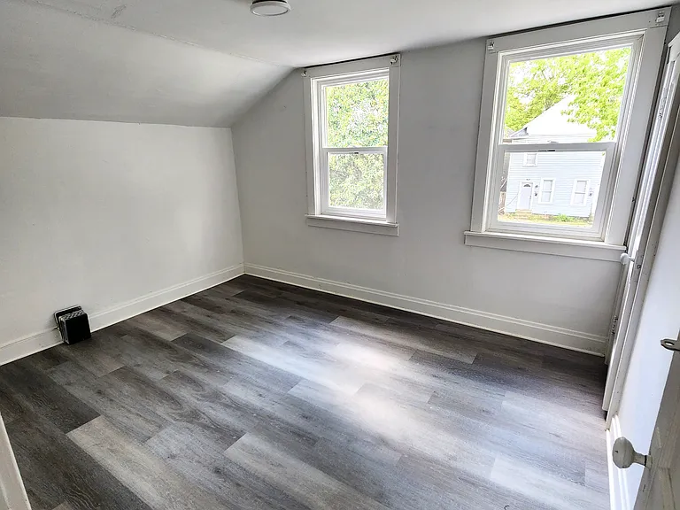 514 N Ohio Ave — Photo 9
