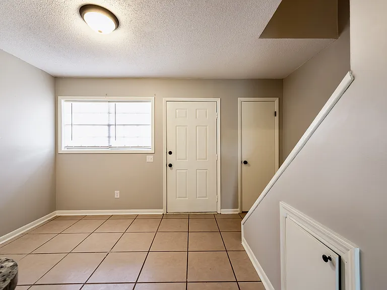 200 Plaza Dr #6 — Photo 11