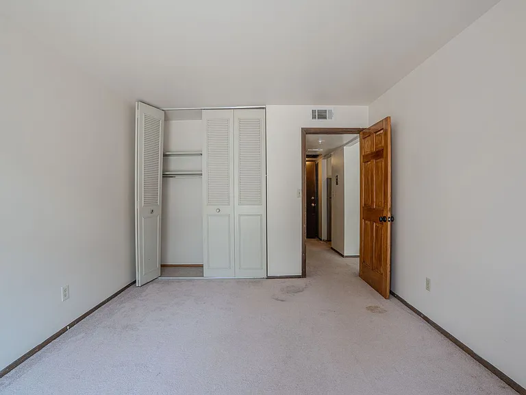 3055 N Oakland Ave — Photo 20