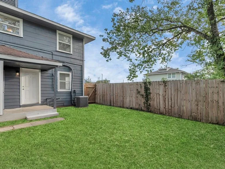 3404 Blodgett St — Photo 16