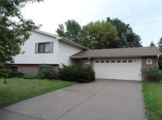 7916 Fairfield Rd N, Brooklyn Park, MN 55444