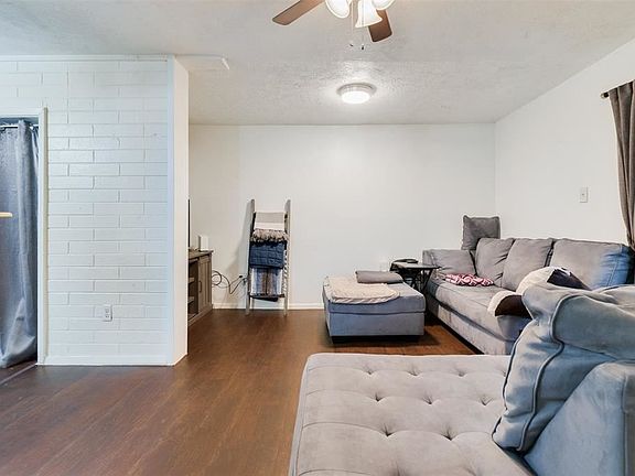 4th image of 819 W Park St