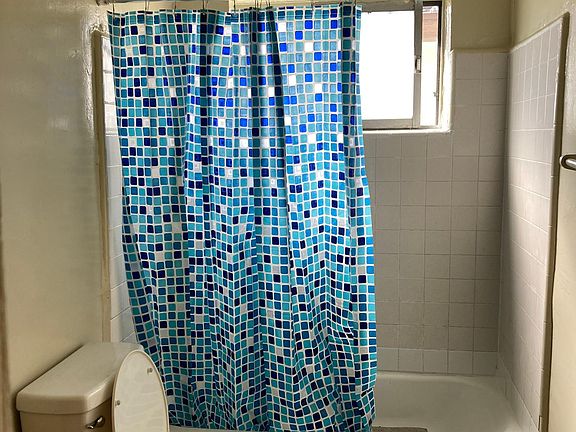 3rd image of 553 N Garfield Ave #1