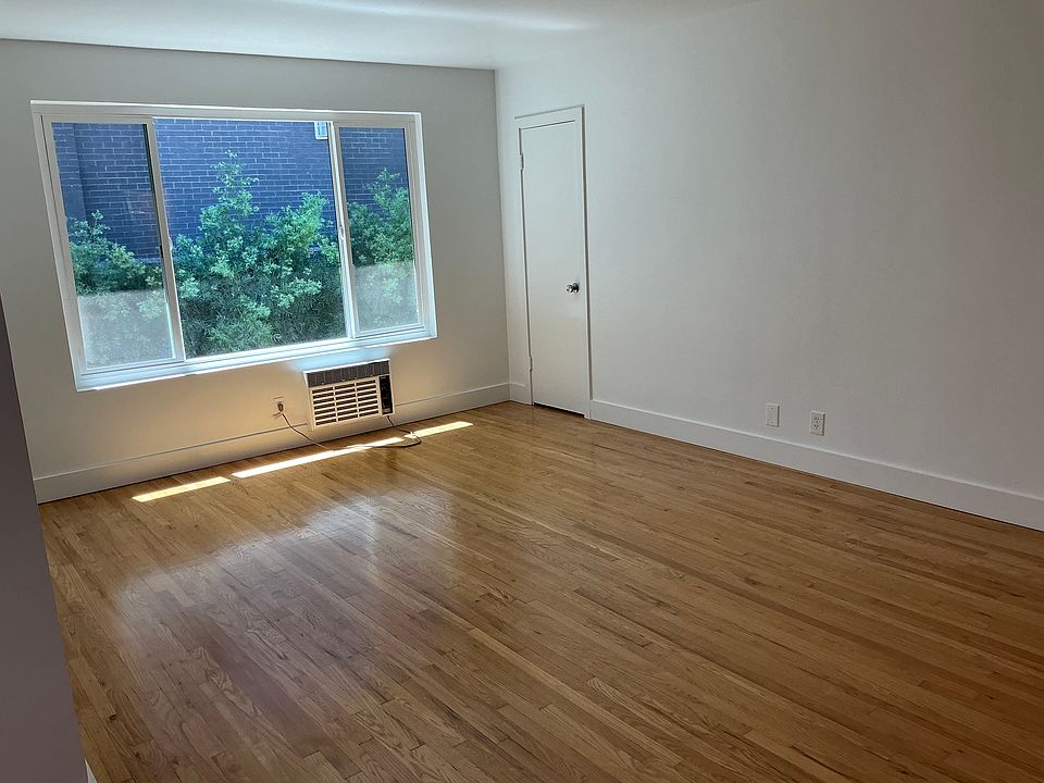 Living area with lots of natural light.
