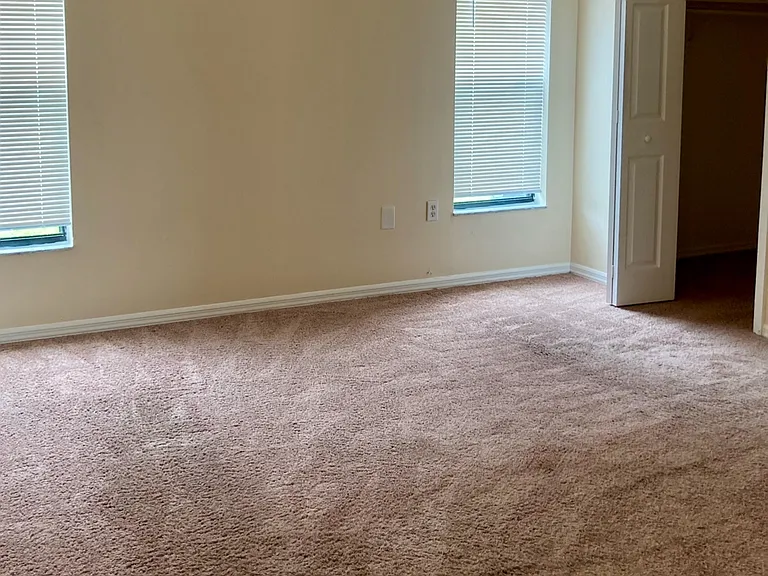 843 Parsons Cir SE — Photo 3