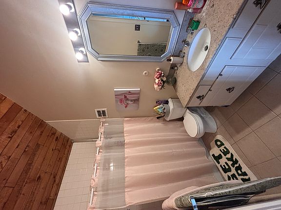 4th image of 805 29th St #1