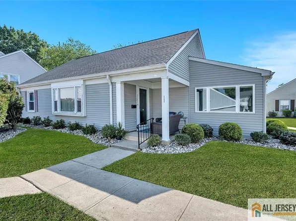 328 Nantuckett Ln, Monroe Township, NJ 08831