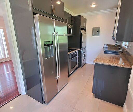 4th image of 226 S Spalding Dr Unit A