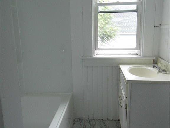 4th image of 1326 Electric Ave