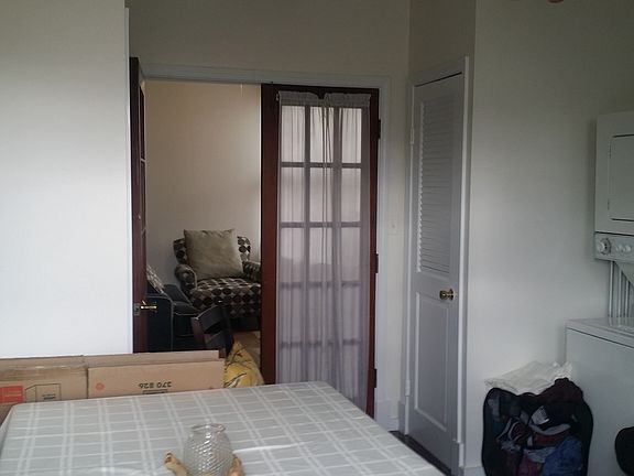 4th image of 3052 N Lincoln Ave