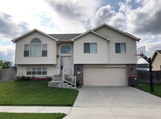 1627 NW 45th St, Lincoln, NE 68528