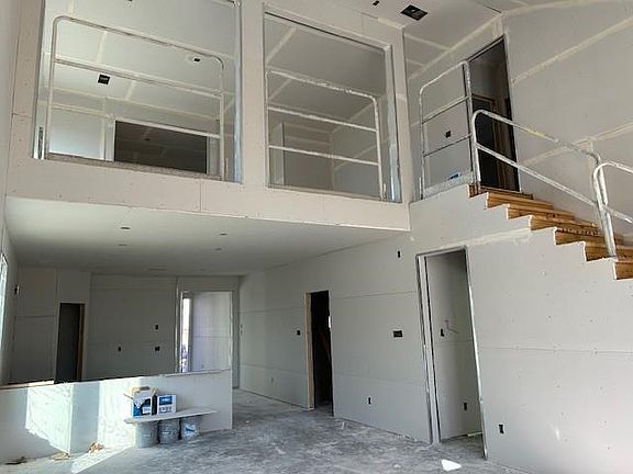 2nd image of 10922 Skyway Ln