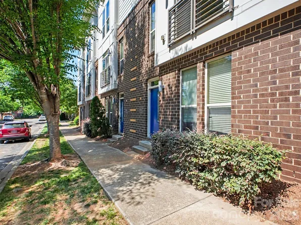 951 Warren Burgess Ln, Charlotte, NC 28205