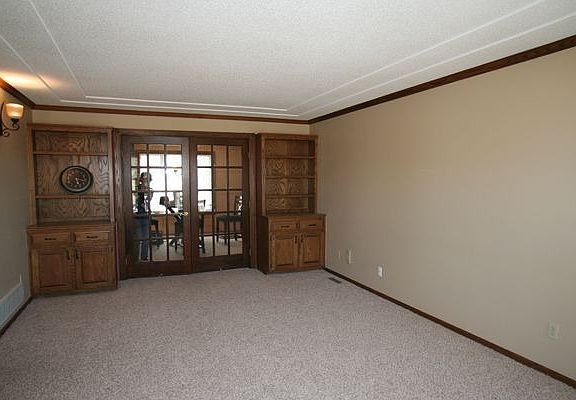 living room w built ins