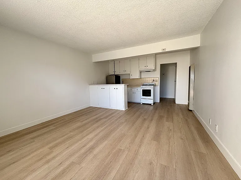 16640 Crenshaw — Photo 12