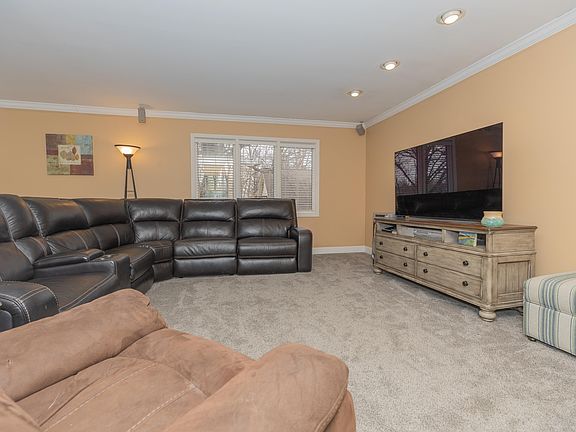 3rd image of 7716 Huckleberry Ln