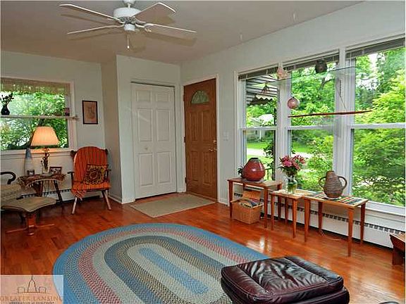 4th image of 1605 E Linden St