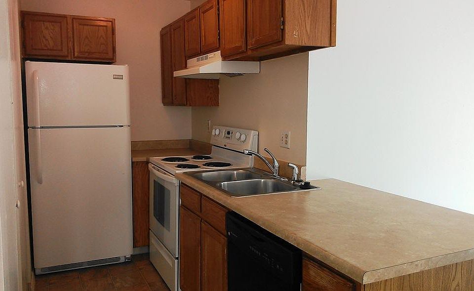 2nd image of 1945 Goss St #3