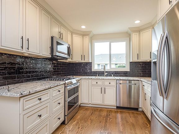 2nd image of 2808 Alameda De Las Pulgas