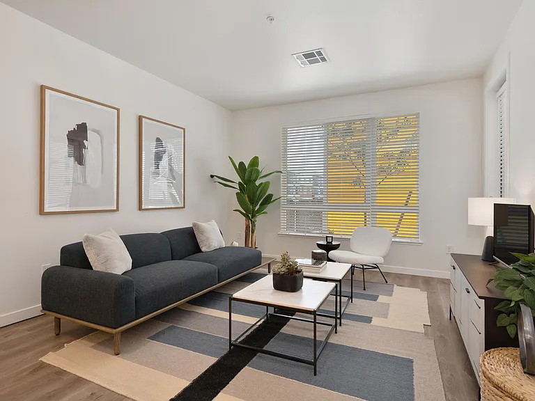 Halcyon Apartments — Photo 56