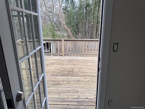 4th image of 35 Hallock Rd