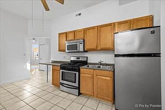 2nd image of 2613 W Evergreen Ave Unit 3