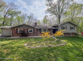 112 Newcrest Ln, Oak Ridge, TN 37830