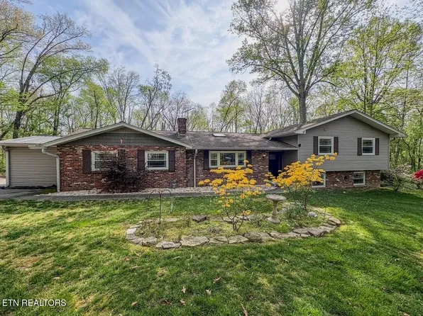 112 Newcrest Ln, Oak Ridge, TN 37830
