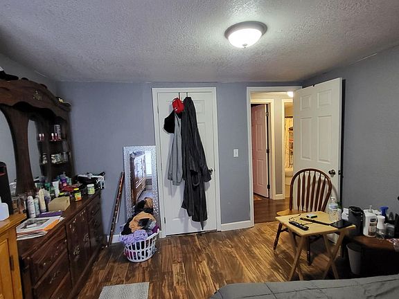 5th image of 838 Davis St