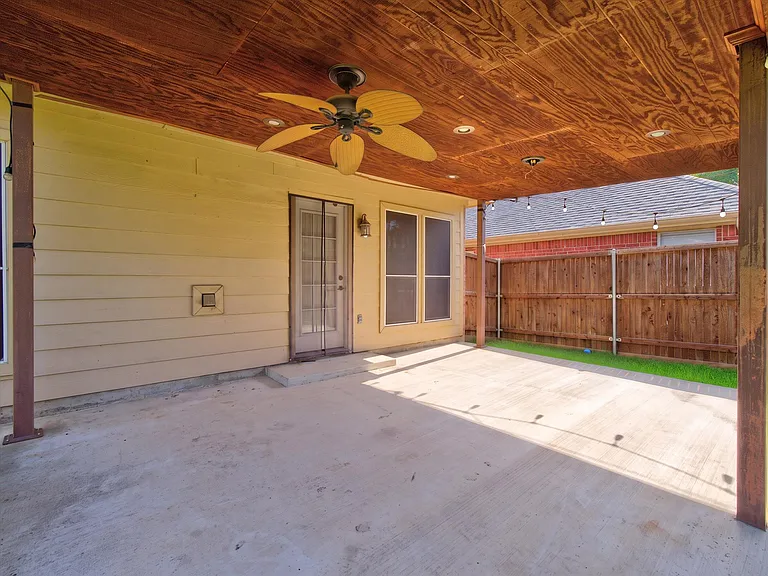 7912 Riverwalk Trl — Photo 29