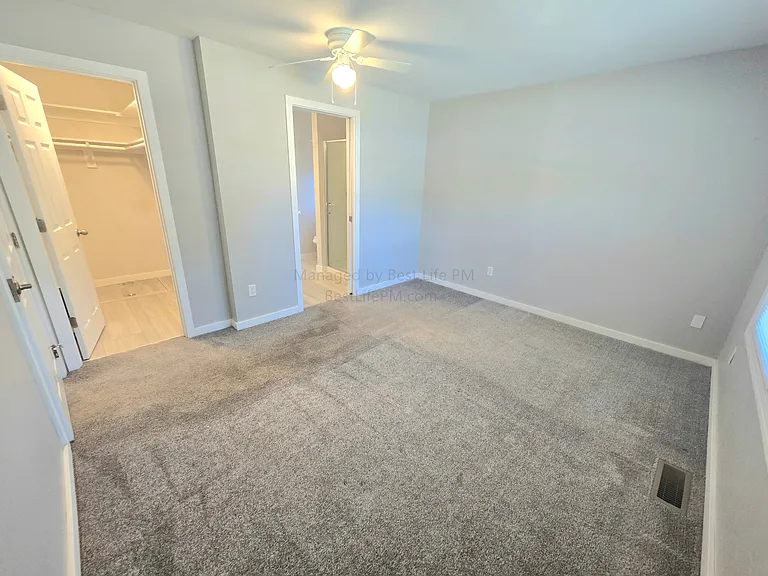 114 SE 218th Ave — Photo 12