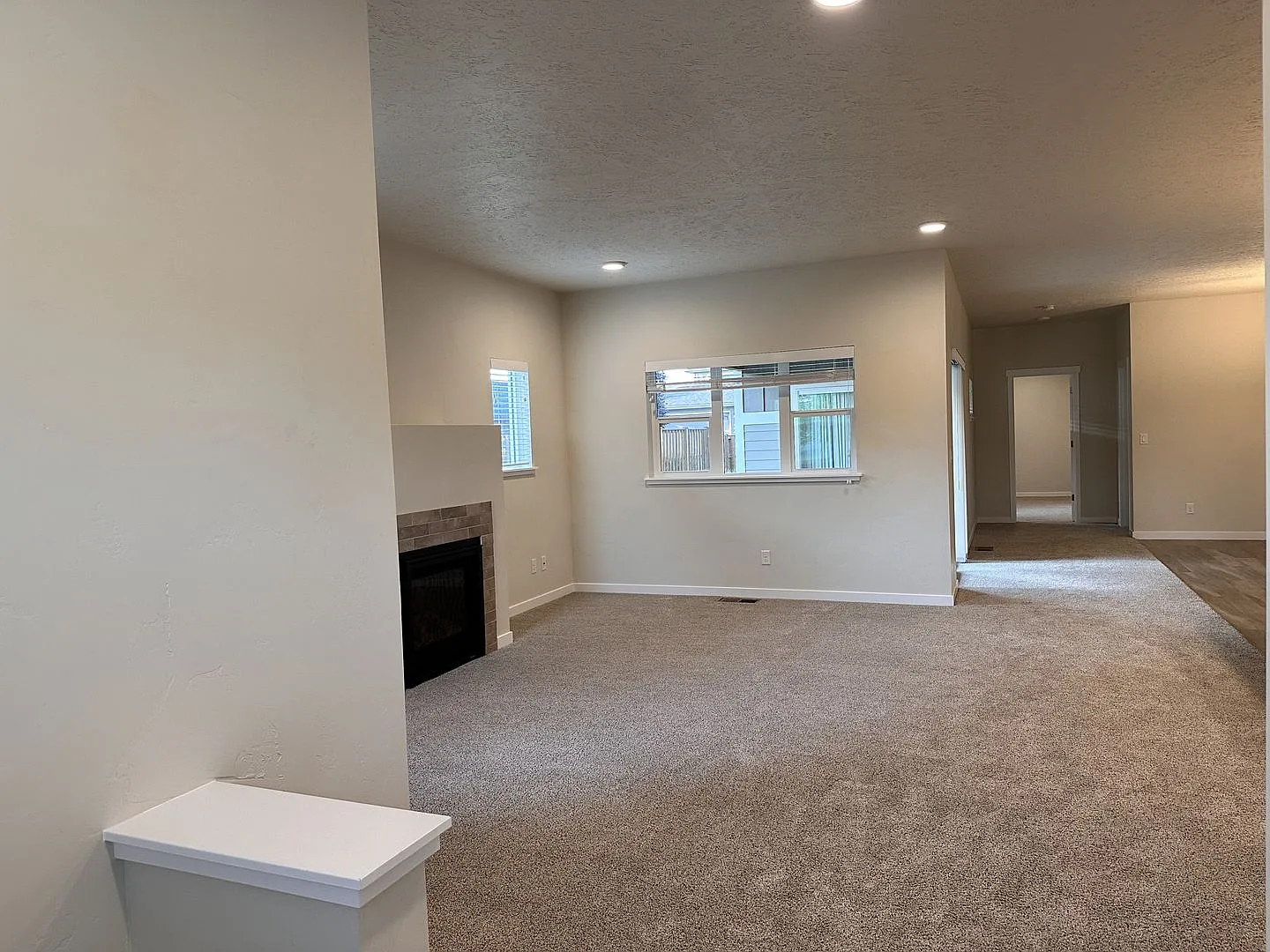 Newer 3 Bedroom / 2 Bathroom Home with Office Nook in Prineville Oregon — Photo 3