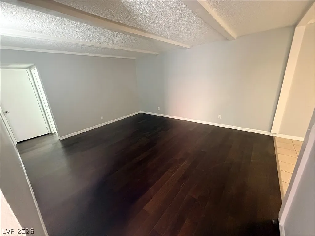 1 bed, 1.0 bath, 671 sqft, $891 — Photo 4