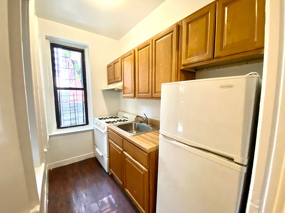 2nd image of 247 E 39th St APT 2C