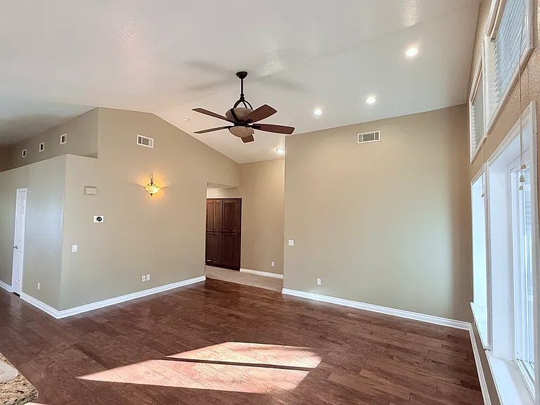 2834 Mountain Hills Ln — Photo 4