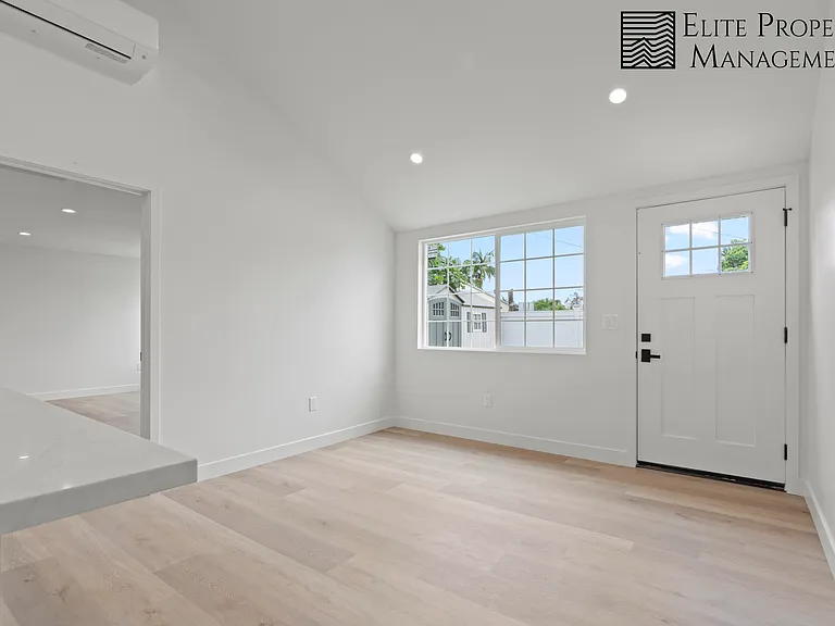 6418 Paramount Blvd #1/2 — Photo 8
