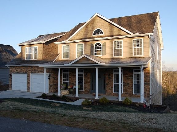 3rd image of 315 Wynterhall Ln
