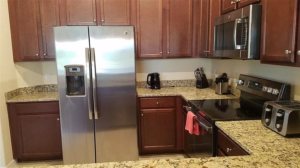 3 bed, 2.5 bath, 1949 sqft, $4,300 — Photo 4