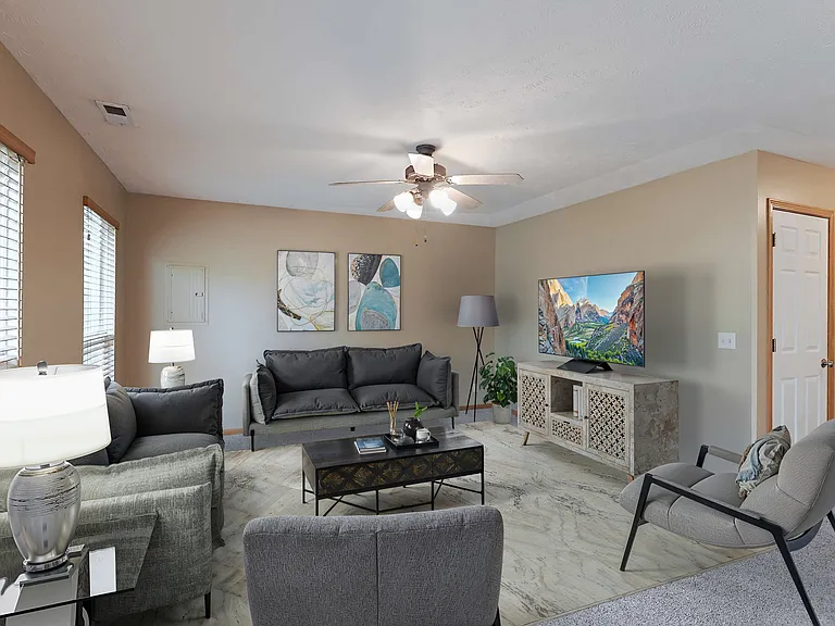 1718 Sawyer St — Photo 3