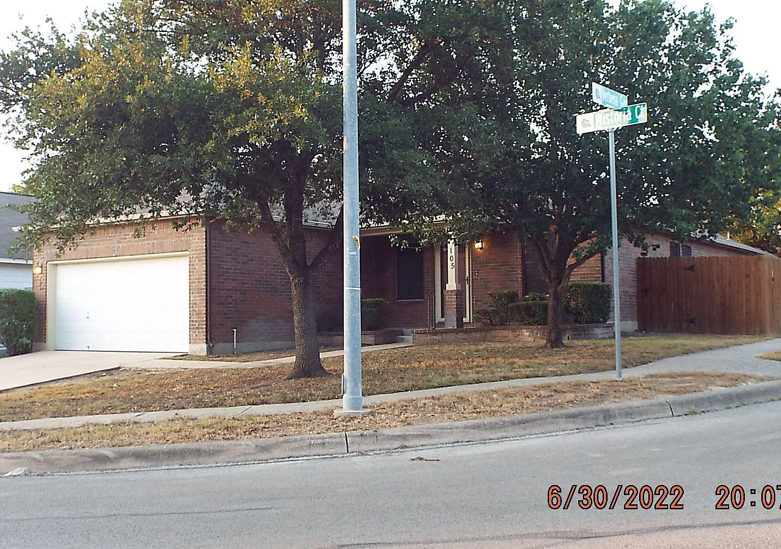 3 bed, 1716 sqft, $1,845 — Photo 2